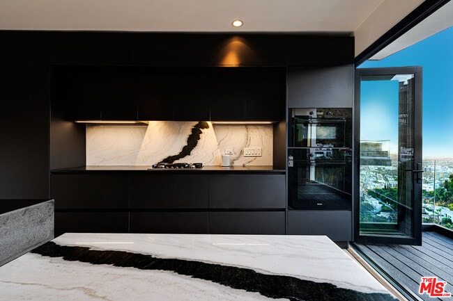 Building Photo - 8560 Franklin Ave