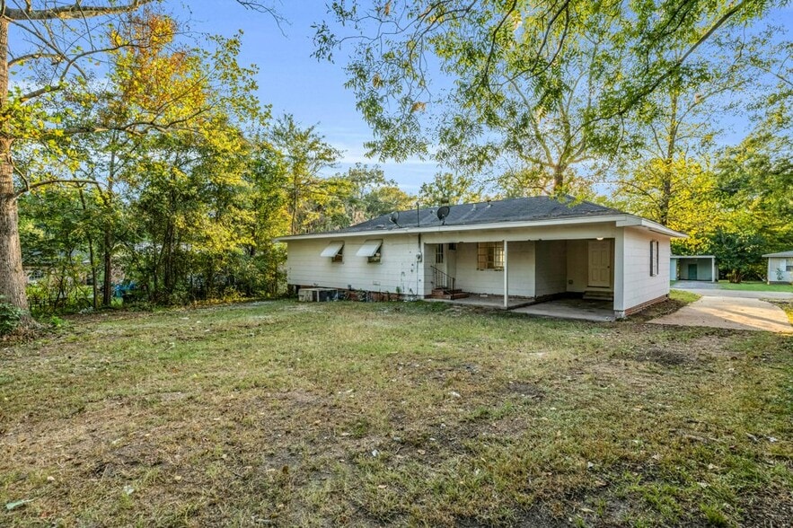 Building Photo - 170 Meadow Hill Rd