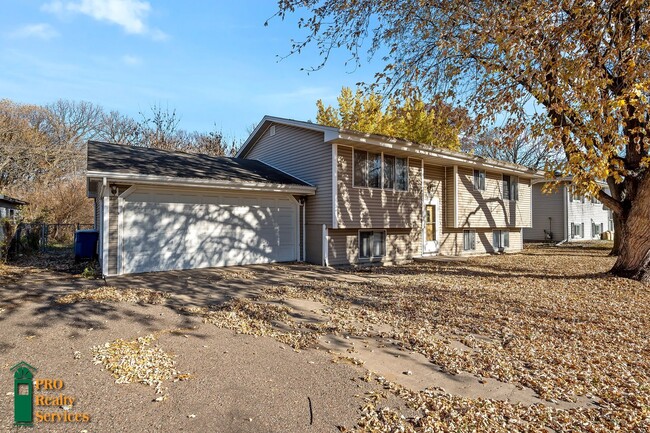 Building Photo - 4 Bedroom Home in Anoka