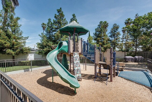Building Photo - Bella Villagio