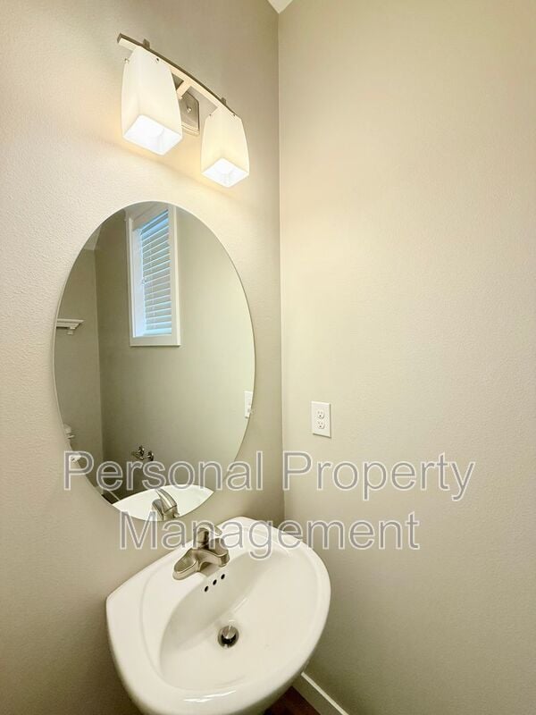 Building Photo - 4501 NE 91st Way