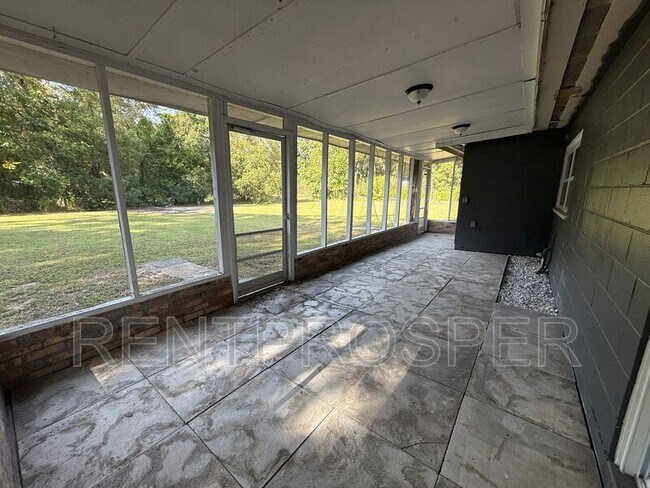 Building Photo - 1130 W Lake Brantley Rd