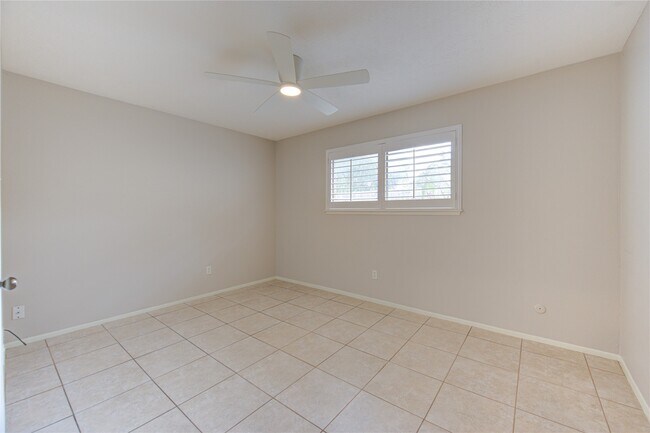 Building Photo - 11830 Oak Meadow Dr