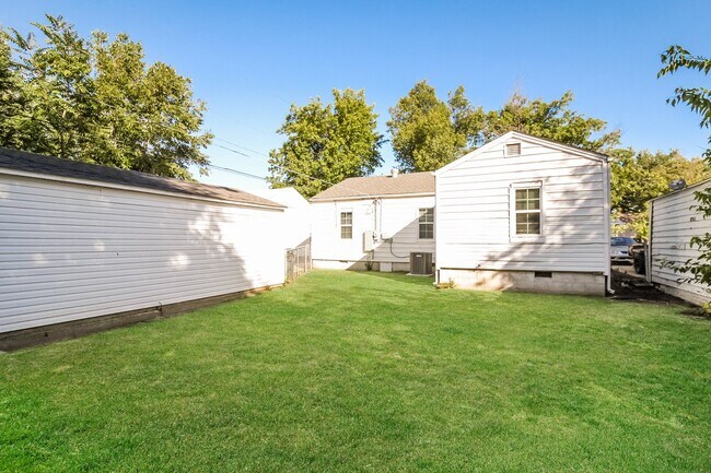 Building Photo - 206 W Kittyhawk Dr