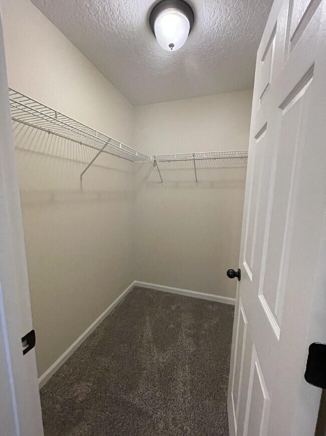 Building Photo - 3 bedroom 2 .5 bath townhome 2 car attached garage  in St. Johns county