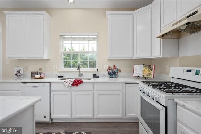 Building Photo - 6 Riggs Rd