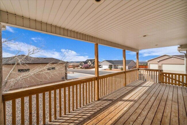 Building Photo - "Spacious 5-Bed, 3-Bath Home in Cedar City - 2964 Sq. Ft. of Comfort in Canyon Gate Subdivision! "