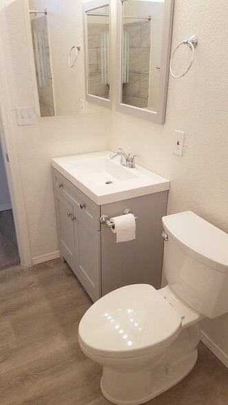 Building Photo - 1120 W 6th St