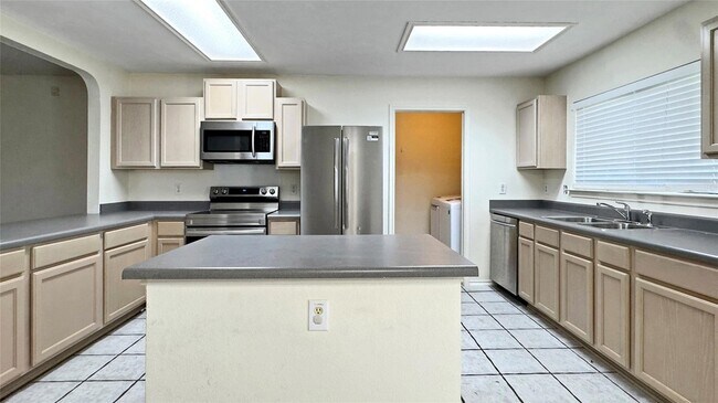 Building Photo - 12810 Bartholdi St
