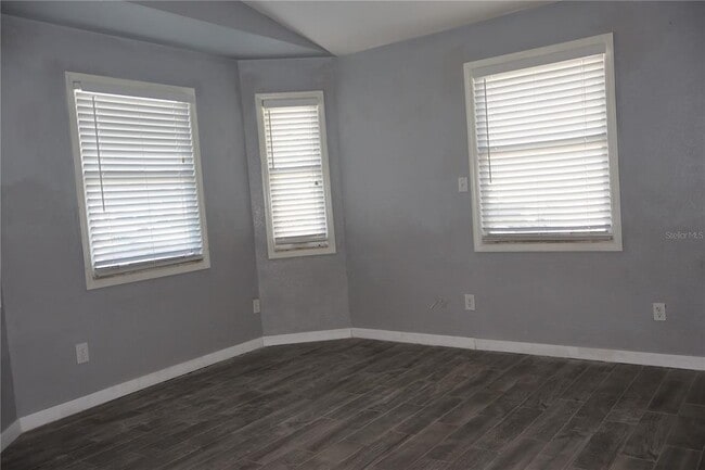 Building Photo - 4732 W Lawn Ave