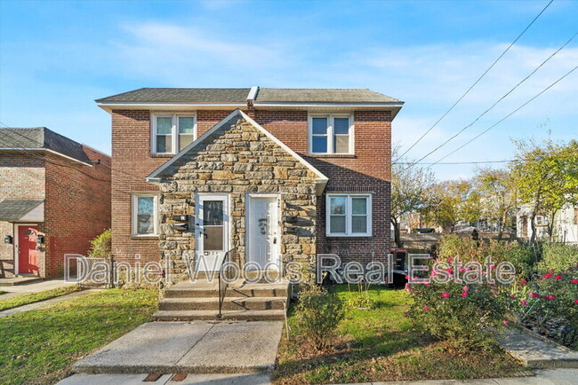 Building Photo - 926 Booth St