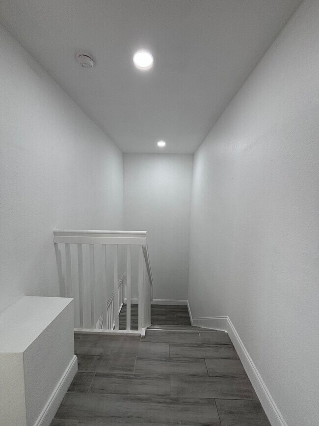 Building Photo - Miami House