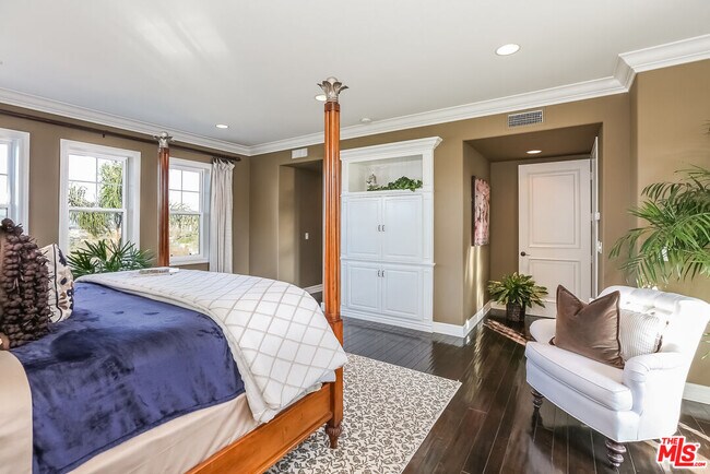 Building Photo - 7391 W Coastal View Dr