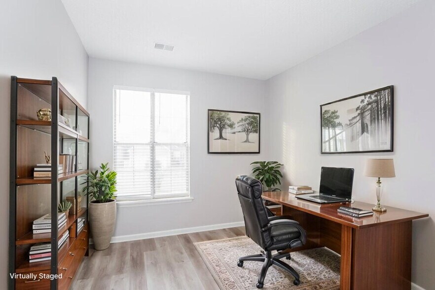 Building Photo - 7200 Daerwood Pl