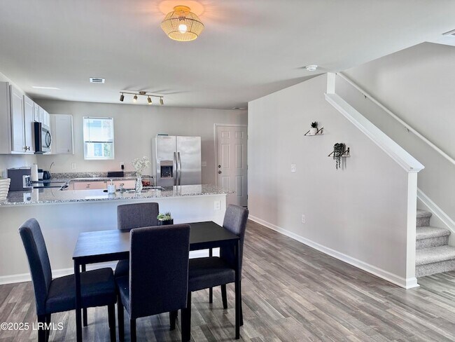 Building Photo - 23 Island Breeze Ln