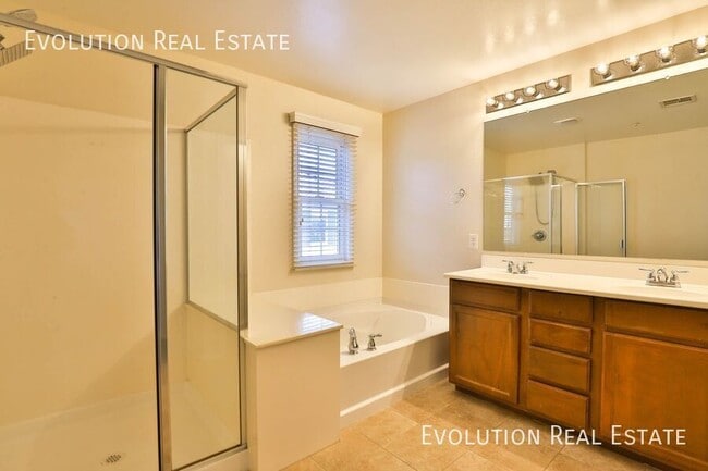 Building Photo - 2623 S Key Biscayne Dr