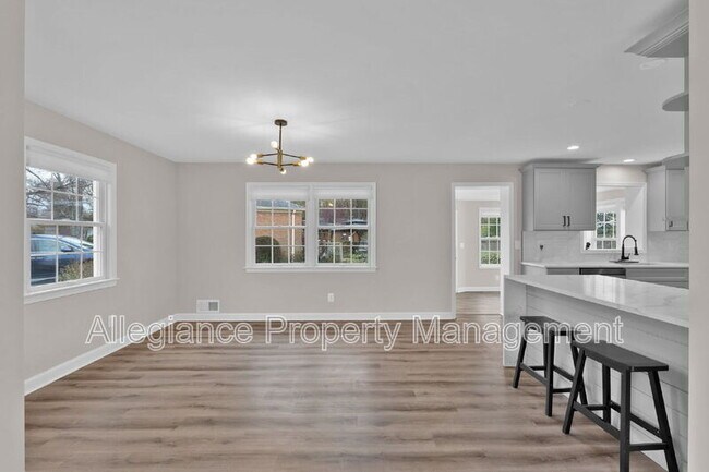 Building Photo - 2215 Lida Ct