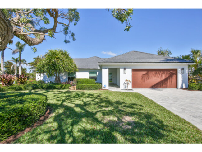 Building Photo - Beautifully renovated home in Bird Key, Sa...