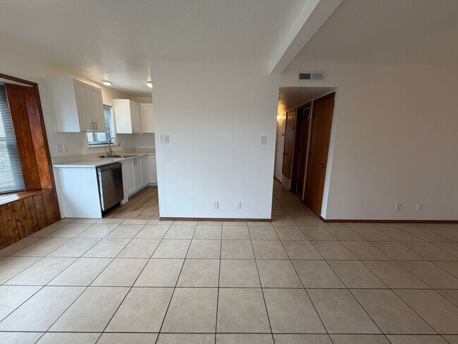 Building Photo - 1307 Rufina Ln