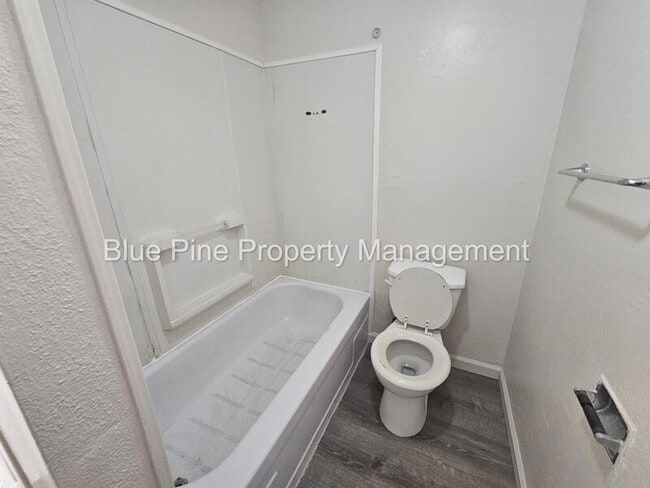 Building Photo - 1151 E Cedar St