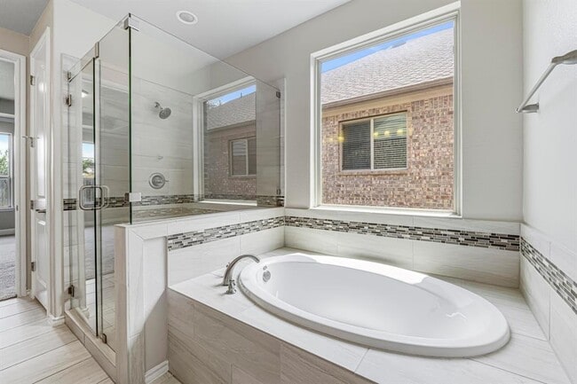 Building Photo - 505 Fair Oaks Dr