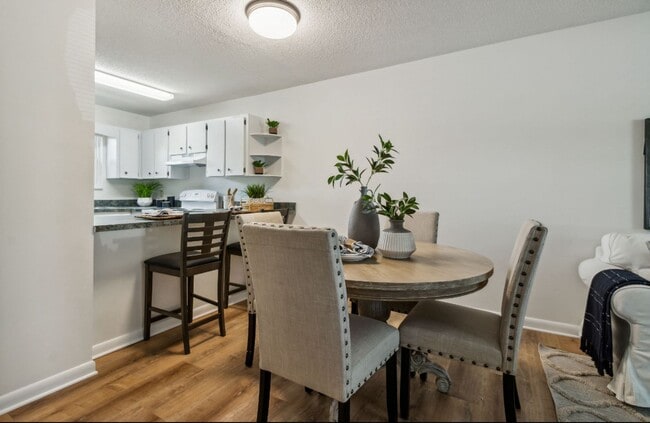 Building Photo - Walk To The Beach!