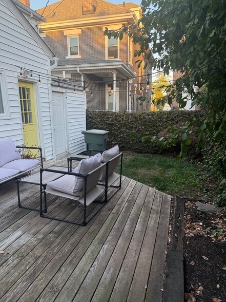 Building Photo - 553 Elsmere St