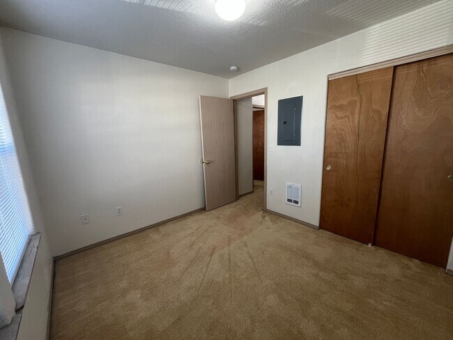 Building Photo - 8532 NE Knott St