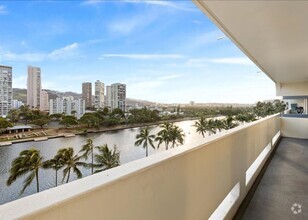 Building Photo - Renovated: Spacious Luxury 2 Bed/ 1.5 Bath...