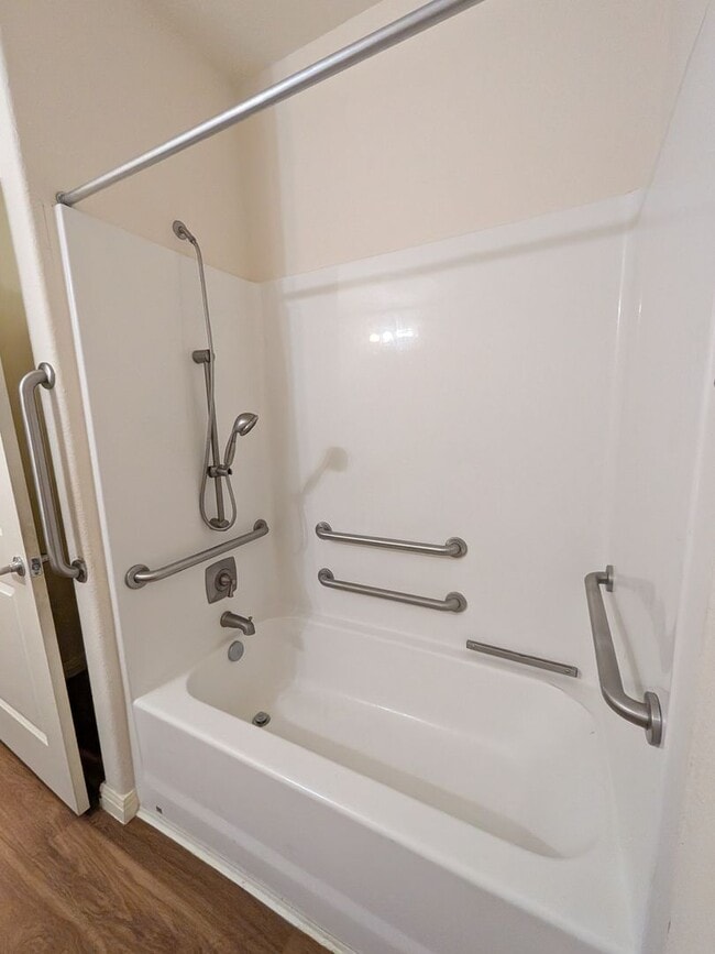 Building Photo - 405 E Simmons Ave