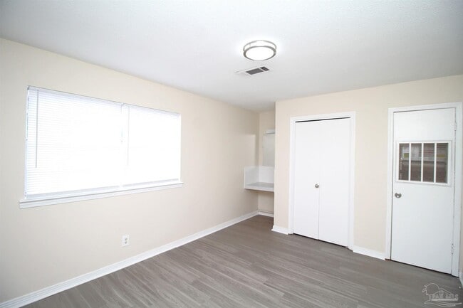 Building Photo - 10151 Guidy Ln