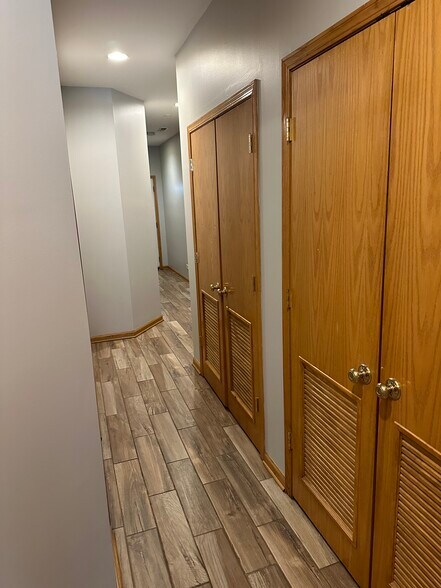 Hallway to the bedrooms - 843 N Mozart St