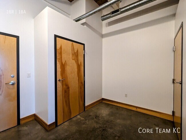 Building Photo - 382 W 22nd St