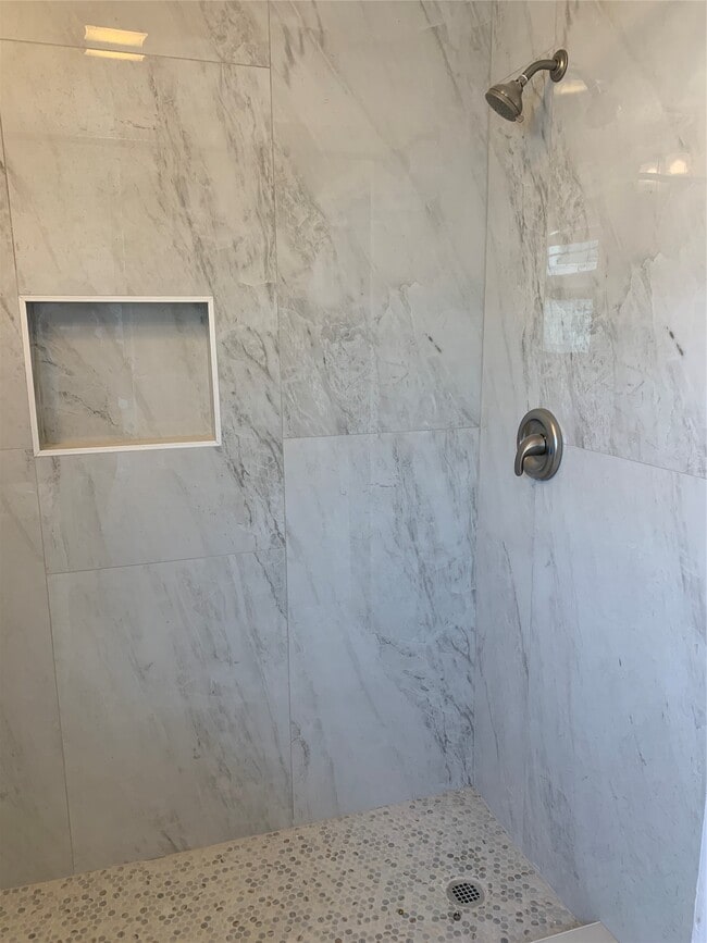 Building Photo - 307 Avondale St