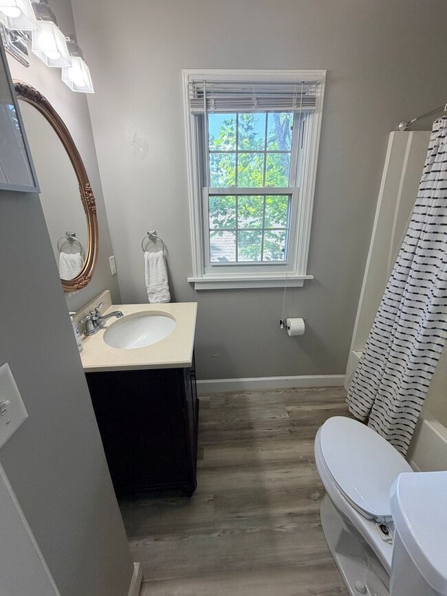 Building Photo - Midtown Bungalow