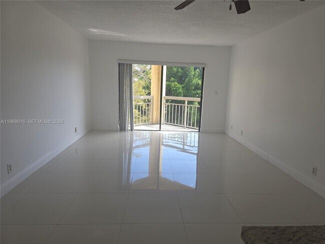 Building Photo - 8290 Lake Dr