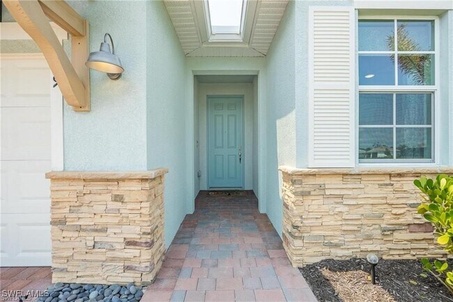 Building Photo - 299 Tamarindo Ln