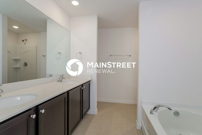 Building Photo - 4 Bedroom Pet-Friendly Home in Dundee, FL with Main Street Renewal