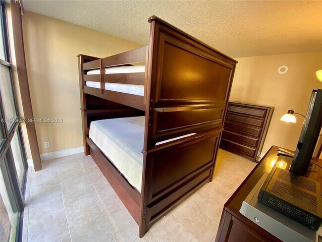 Building Photo - 17011 N Bay Rd