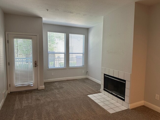Building Photo - Remodeled and spacious 1 bedroom, 1 bathroom Condo in Downtown San Jose