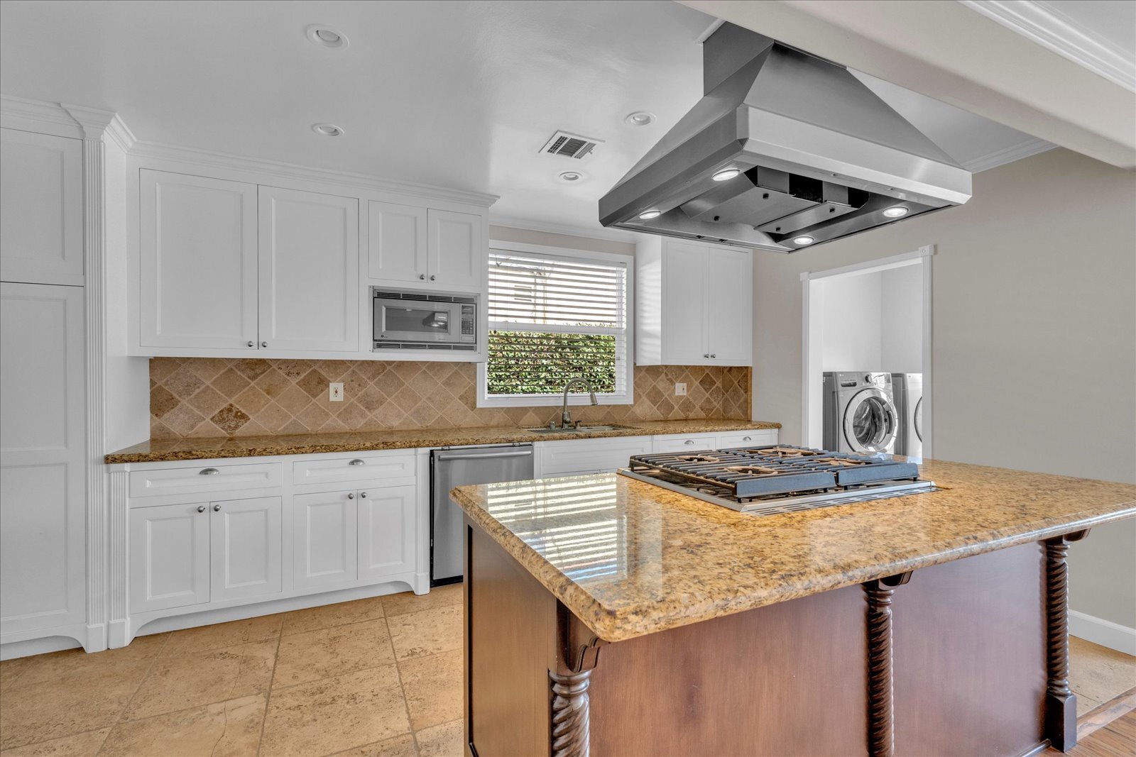 Kitchen - 4710 Cartwright Ave