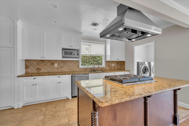 Kitchen - 4710 Cartwright Ave