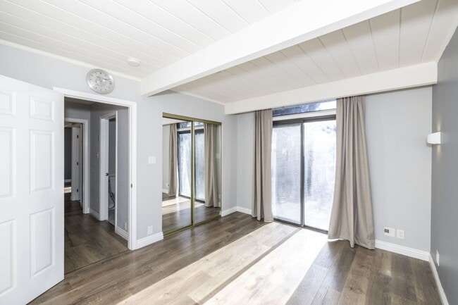 Building Photo - Beautifully Appointed 5 Bed, 4 Bath Executive Home