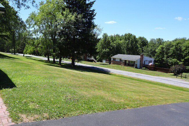 Building Photo - Lovely 3 bedroom, 2 bath home!