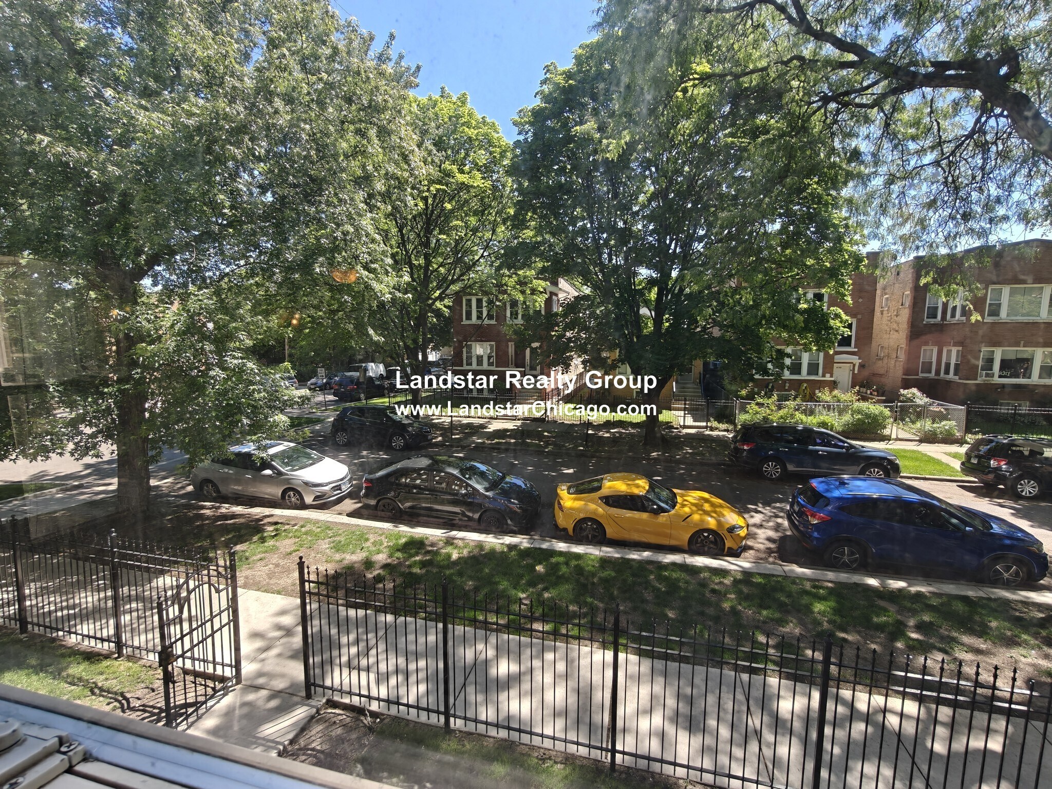 Building Photo - 4946 N Ridgeway Ave
