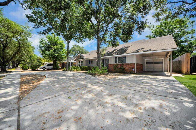 Building Photo - 5139 Beechnut St