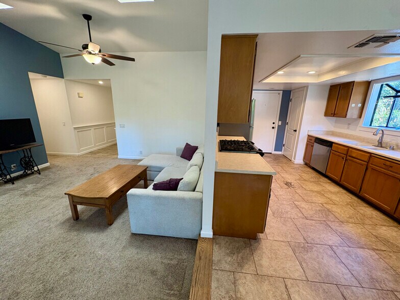 Building Photo - 1853 Marlene Ave