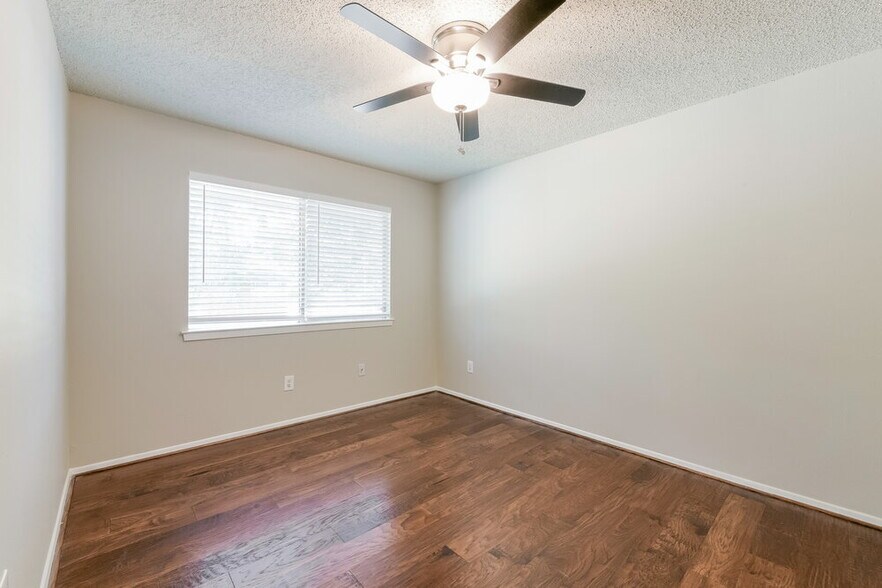 Building Photo - 25302 Hollybush Ln