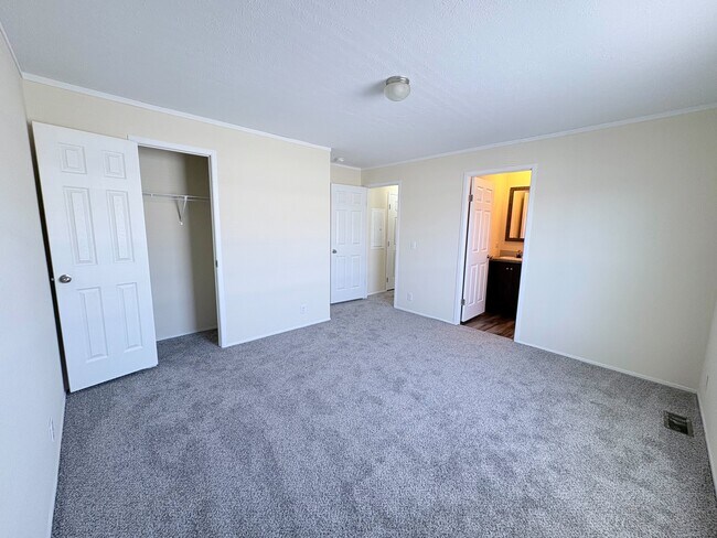 Building Photo - 10610 State Rte 762