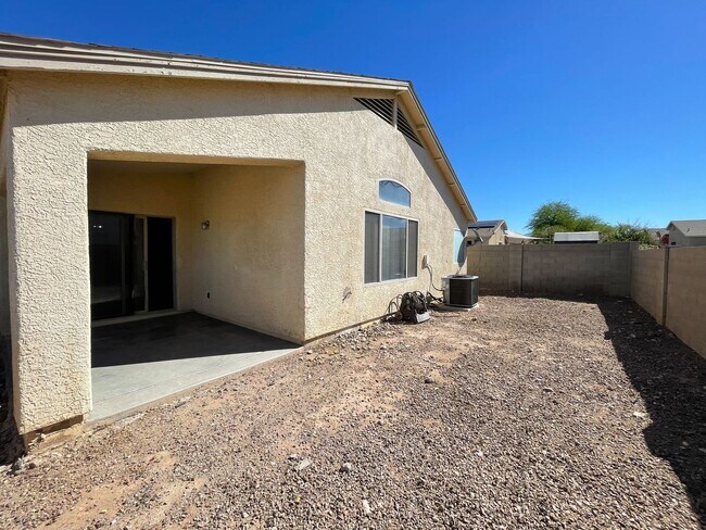 Building Photo - Charming Corner Lot - 4 Bedroom/ 2 Bathroom